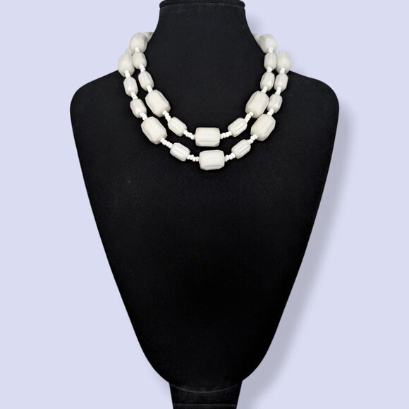 (2/$20) Vintage 2-Strand White Beaded Necklace - Picture 2 of 5